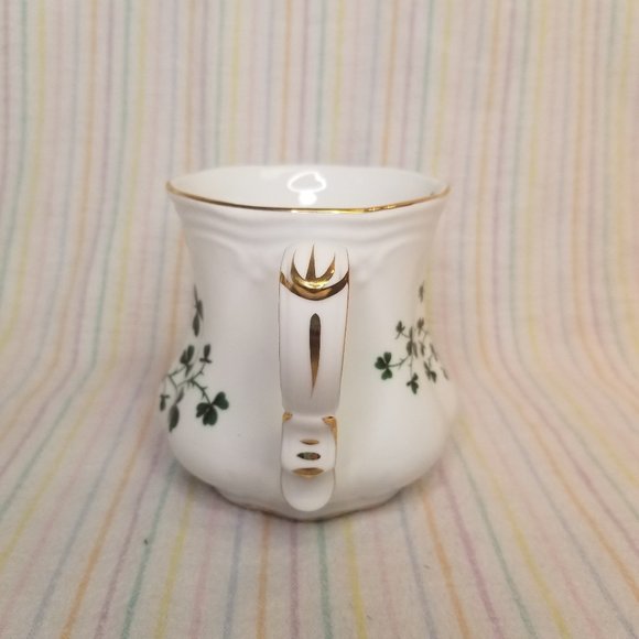 NIOB Fielder Keepsakes Fine Porcelain Shamrocks Mug White Gold Metallic Trim - Picture 5 of 7